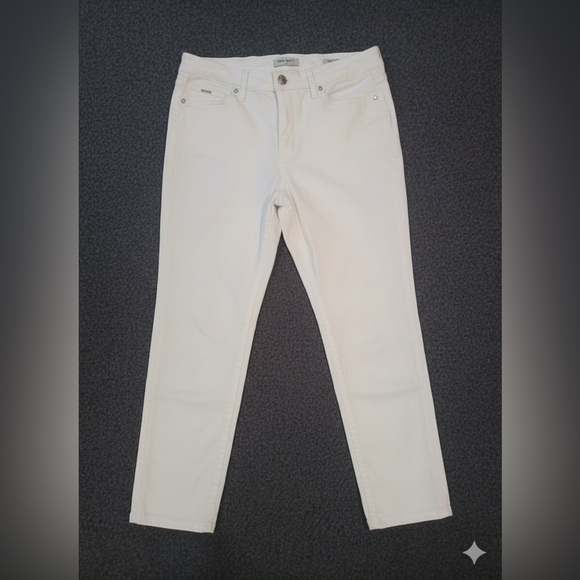 Nine West White Straight Leg Women's Jeans - Picture 3 of 5